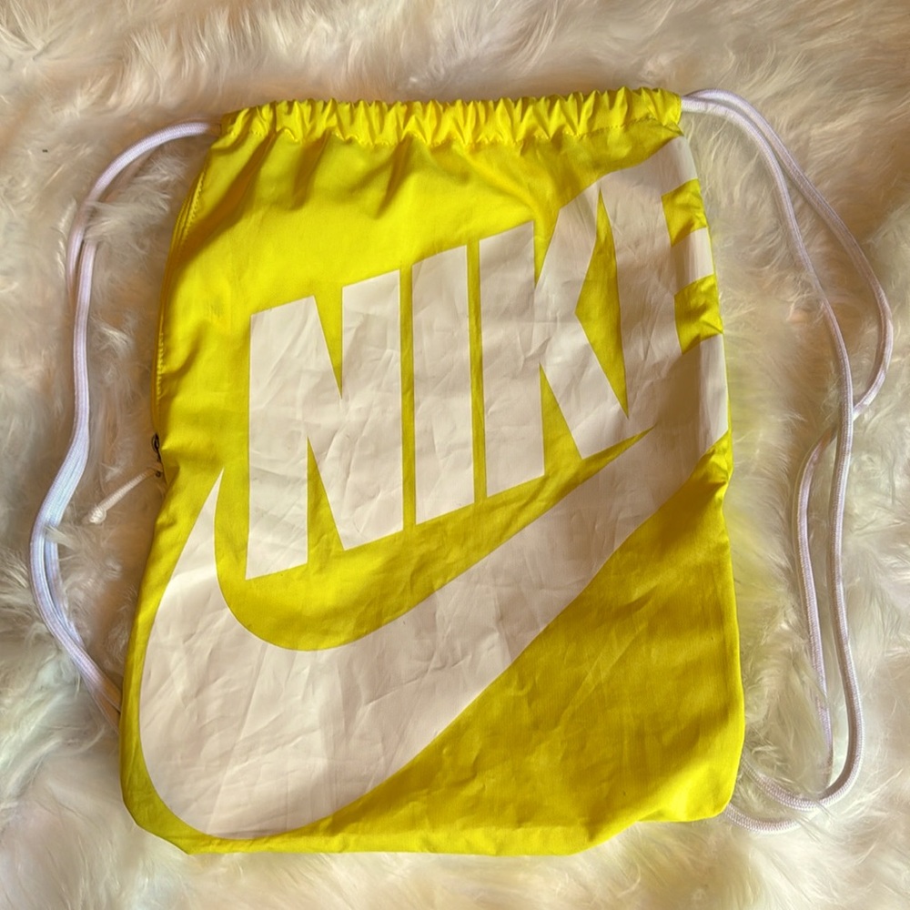 NIKE Heritage Gym Bag Drawstring Yellow White Shoulder Backpack